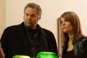 (l-r) Vincent D'onofrio as Detective Robert Goren, Kathryn Erbe as Detective Alexandra Eames