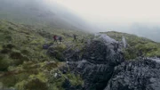 Menschen beim Wandern auf dem Berg