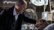 Raymond 'Red' Reddington (James Spader) und Weecha Xiu (Diany Rodriguez)