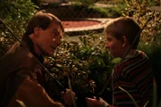 Dewey (Erik Per Sullivan, r.) und Hal (Bryan Cranston, l.) planen einen gemeinsamen Tag ...