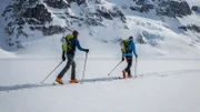 Matt Helliker und Jon Bracey streben die Erstbegehung des außergewöhnlichen 1.200 m langen Nordwestgrats an.