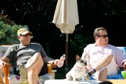 L-R: Jay Pritchett (Ed O'Neill), Cameron Tucker (Eric Stonestreet)