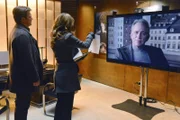 Beckett (Stana Katic, l.) und Castle (Nathan Fillion, M.) sind auf der Suche nach einem Mörder.