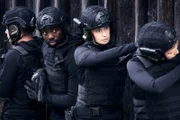 l-r: George (Paapa Essiedu), Sarah (Charly Clive)