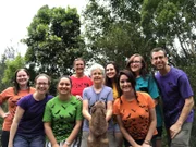 Das Team des Tolga Bat Hospital, in der Mitte Chefin Jenny Maclean