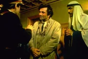 Columbo (Peter Falk, Mitte); Hassan Salah (Hector Elizondo, r.)