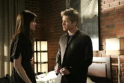 Als Logan (Matt Czuchry, r.) ihr eröffnet, mir seinen Jungs in den Urlaub zu fahren, beschließt Rory (Alexis Bledel, l.), nach Philadelphia zu Jess zu fahren ...