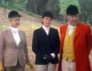 Jessica (Angela Lansbury) ermittelt auf dem Gut, wo ihre Nichte Abby (Lynn Redgrave, li.) beschäftigt ist.