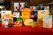 Sebastian Lege deckt die weltweiten Tricks der Lebensmittelindustrie auf: Kellogg's, Cola und Co. - Was steckt drin, was steckt dahinter und was verursachen die industriell hergestellten Lebensmittel weltweit?