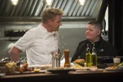 Gordon Ramsay (l.)