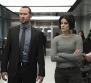 Sullivan Stapleton (Kurt Weller), Jaimie Alexander (Jane Doe).