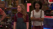 L-R: Piper Hart (Ella Anderson), Charlotte Page (Riele Downs)
