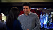 Ted (Josh Radnor, r.)