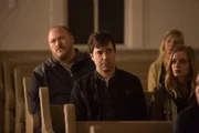 (v.l.n.r.) Ben Burns (Will Sasso); Sam Loudermilk (Ron Livingston); Claire Wilkes (Anja Savcic)