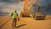 Der Geologe Colin Devey ist bei Untersuchungen in der jordanischen Phosphor-Mine.