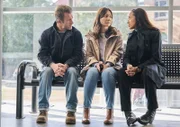 L-R: Jason Grant (Scott Caan), Pat Wells (Lydia Zadel) und Nikki Batista (Dania Ramirez)