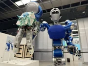 Im Institut für Robotik und Mechatronik des Zentrums für Luft- und Raumfahrt in Oberpfaffenhofen arbeitet man an der Vermenschlichung von Maschinen.