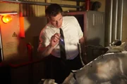 Dramatisches Reenactment: David McNair schreitet um die Flügelspitze von Arrow Air Flug 1285.