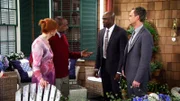 L-R: Loretta Stinson (Frances Conroy) and Sam Gibbs (Ben Vereen), James (Wayne Brady) und Barney Stinson (Neil Patrick Harris)