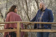 Kate (Chrissy Metz, l.); Toby (Chris Sullivan, r.)