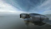 Einer der Propeller des Reeve Aleutian Airways Fluges 8 bricht ab und stürzt auf den Rumpf des Flugzeugs zu, direkt auf die Flugbegleiterin Wendy Kroon.