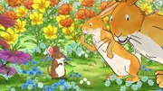 Der große und der kleine braune Hase freuen sich mit der kleinen Feldmaus über die schönen Blumen.