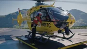 Ein Forscherteam traf mit einem Hubschrauber am Tatort ein