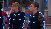 L-R: Henry Hart (Jace Norman), Jasper Dunlop (Sean Ryan Fox)