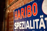Haribo gibt es schon seit 1920. Heute ist der Süßwarenhersteller ein milliardenschweres Unternehmen.