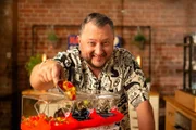 Produktentwickler Sebastian Lege kennt Haribo schon seit seiner eigenen Kindheit. Er zeigt, was in den Süßigkeiten wirklich steckt.