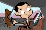 Mr. Bean will seine Spielzeuge im Mini verstauen. Für den Teddy hat er auch schon einen Platz gefunden. Doch wohin nun mit dem Boot?