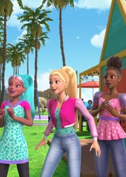 Barbie und Brooklyn entdecken beim Surfen ein einsames Fohlen. Schnell stellen sie fest, dass es sich um kein gewöhnliches Fohlen handelt, sondern um einen Pegasus, den sie Peggy taufen.