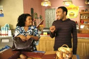 Der Abschluss steht kurz bevor: Troy (Donald Glover, r.) und Shirley (Yvette Nicole Brown, l.) sind mit den Vorbereitungen für die Abschlussparty beschäftigt, als plötzlich unerwartete Gäste aufkreuzen ...