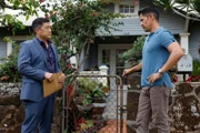 Detective Gordon Katsumoto (Tim Kang, l.) und Thomas Magnum (Jay Hernandez)  +++