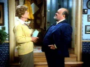 Major Karzoff (William Conrad) bittet Jessica (Angela Lansbury), ihn bei der Aufklärung des Falles zu unterstützen.