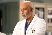 Grey's Anatomy Staffel 20 Folge 1 Nachdenklicher Chef: James Pickens Jr. als Dr. Richard Webber  Copyright: SRF/ABC Studios