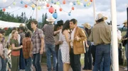 Lou (Michelle Morgan, M.) tanzt mit Scott (Nathaniel Arcand). Links: Mallory (Jessica Amlee) und Ty (Graham Wardel)