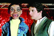 Der Bauchredner Elwood 'Woody' Perkins (Grant Shaud) arbeitet im Club von Kate Kelly. Ein schwieriges Arbeitsverhältnis ...