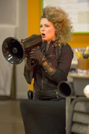 Als sie merkt, dass die anderen ihre Gefühle bezüglich Troys Abschied unterdrücken wollen, will Britta (Gillian Jacobs) sie dazu zwingen, zu realisieren, dass ihr Freund sie alle bald verlassen wird ...