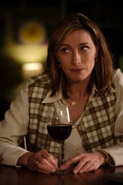 Angie Davis (Claudia Karvan)