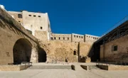 TCBR21 Der zentrale Hof in der Zitadelle der Hospitaliter, Festung der Kreuzritter in Akko, Nordbezirk, Israel, Naher Osten.