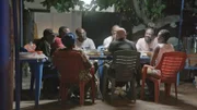 Carlton McCoy ist bei der Familie von Samini zum Essen eingeladen, einem gefeierten ghanaischen Popstar.
