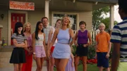 v.li.: Lucy Loud (Aubin Bradley), Rita Loud (Jolie Jenkins), Zia (Sanjana Rajagopalan), Lynn Loud Sr. (Brian Stepanek), Lynn Loud (Annaka Fourneret), Lori Loud (Lexi DiBenedetto), Luna Loud (Sophia Woodward), Lincoln Loud (Wolfgang Schaeffer), Clyde McBride (Jahzir Bruno)