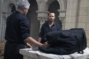 Kurt Weller (Sullivan Stapleton, r.)