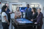 L-R: Jane Doe (Jaimie Alexander), Kurt Weller (Sullivan Stapleton), Patterson (Ashley Johnson), Edgar Reade (Rob Brown), Tasha Zapata (Audrey Esparza), Director Hirst (Mary Stuart Masterson).