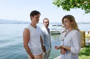 Marcel Brunner (Nicoló Pasetti, l.), Ruben Lohmann (Florian Wünsche, M.) und Solveig Landowski (Zsá Zsá Inci Bürkle, r.) geben sich gegenseitig Alibis.