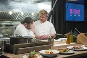 Gordon Ramsay (r.)