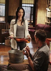 Lösen Kriminalfälle auf höchst eigenwillige Weise: Sherlock Holmes (Jonny Lee Miller, r.) und Joan Watson (Lucy Liu, l.)