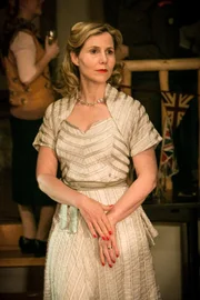 Lucy Keswick (Sally Phillips)