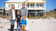 Danielle und Pete leben mit ihren beiden Kindern in Laurel in Mississippi. Mit ihrem Millionengewinn wollen sie ein Ferienhaus kaufen. David Bromstad präsentiert ihnen drei Traumhäuser: Es fällt ihnen schwer, sich zwischen einem wunderschönen Strandhaus in den Sanddünen, einem riesigen Haus an der Lagune und einer atemberaubenden Wohnung mit Blick auf den Strand zu entscheiden.